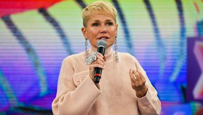 Xuxa dá patada em Marlene Mattos em gravação do Altas Horas com as paquitas