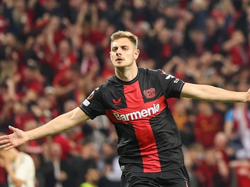 Josip Stanisic salva una vez más el invicto del Leverkusen