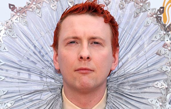 Joe Lycett attends Bafta TV Awards dressed as Queen Elizabeth I after losing bet