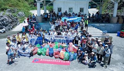 北科大與基隆市政府一起珍愛海洋 基隆嶼原生魚苗放流與淨灘ESG活動