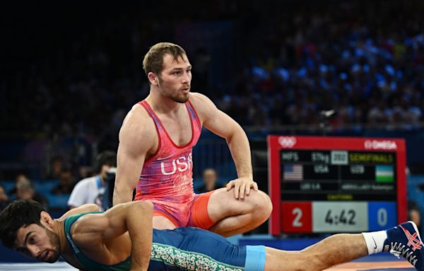 2024 Olympic wrestling Day 5 recap: Ex-Iowa Hawkeye Spencer Lee takes silver