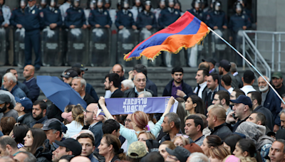 Armenians throng center of the capital to demand the prime minister’s resignation | World News - The Indian Express