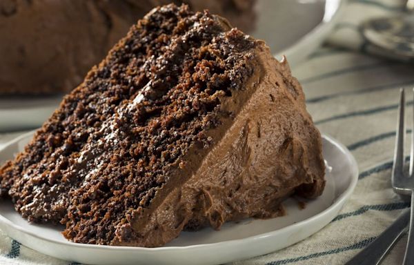 Chocolate cake is 'super easy' to make with delicious 6 ingredient recipe