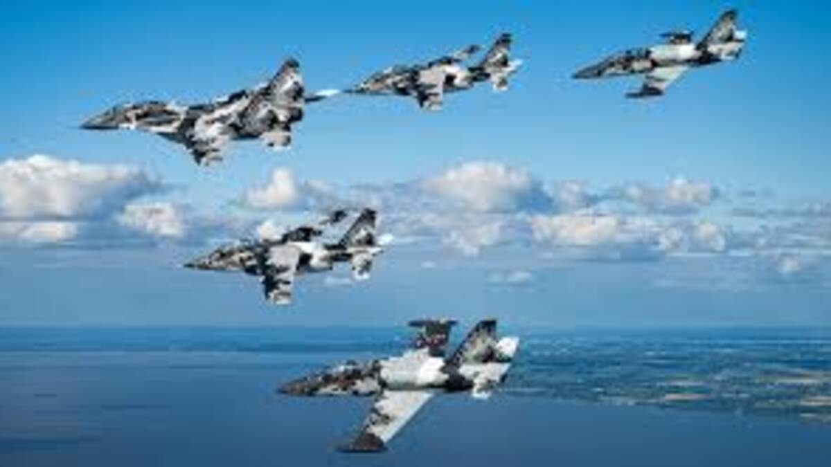 VIDEO: Ghost Squadron Planes Clip Wings At Fort Lauderdale Air Show | NewsRadio WIOD | Florida News