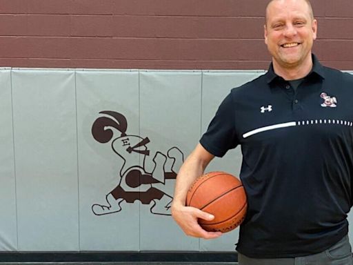 Madison Edgewood turns to familiar face to lead boys basketball program