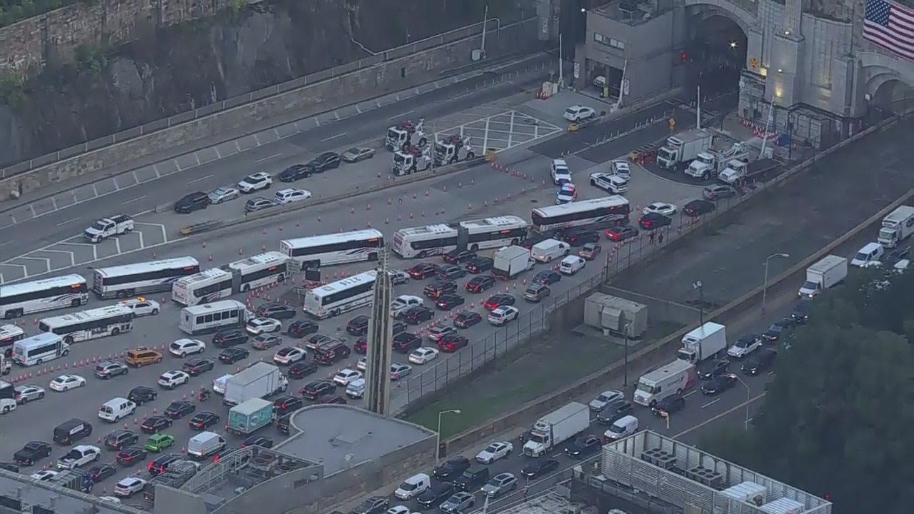 Crash investigation prompts major delays at Lincoln Tunnel: LIVE