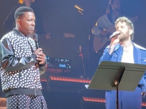 Video: Ben Platt and Leslie Odom Jr. Perform 'The Sound of Silence' at the Palace Theater