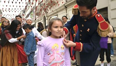 ‘José de San Martín’, ‘Micaela Bastidas’ y ‘José Olaya’ regalan escarapelas a niños y adultos por 28 de julio