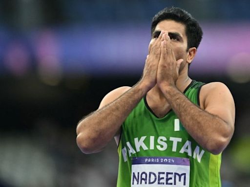 Javelin judge's priceless reaction to Arshad Nadeem's huge Olympic record throw