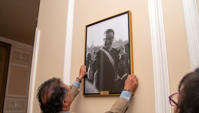 Colombia cuelga en su sede presidencial una fotografía inédita de Salvador Allende