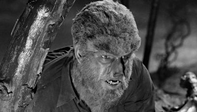 Halloween Horror Nights Has Revealed Universal's New Wolf Man, And Fans Are Not Over The Moon - SlashFilm