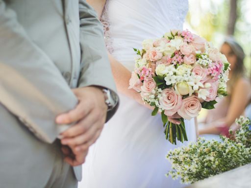 TÉMOIGNAGE. "La meilleure amie de mon fiancé est amoureuse de lui et il veut à tout prix l’inviter à notre mariage"