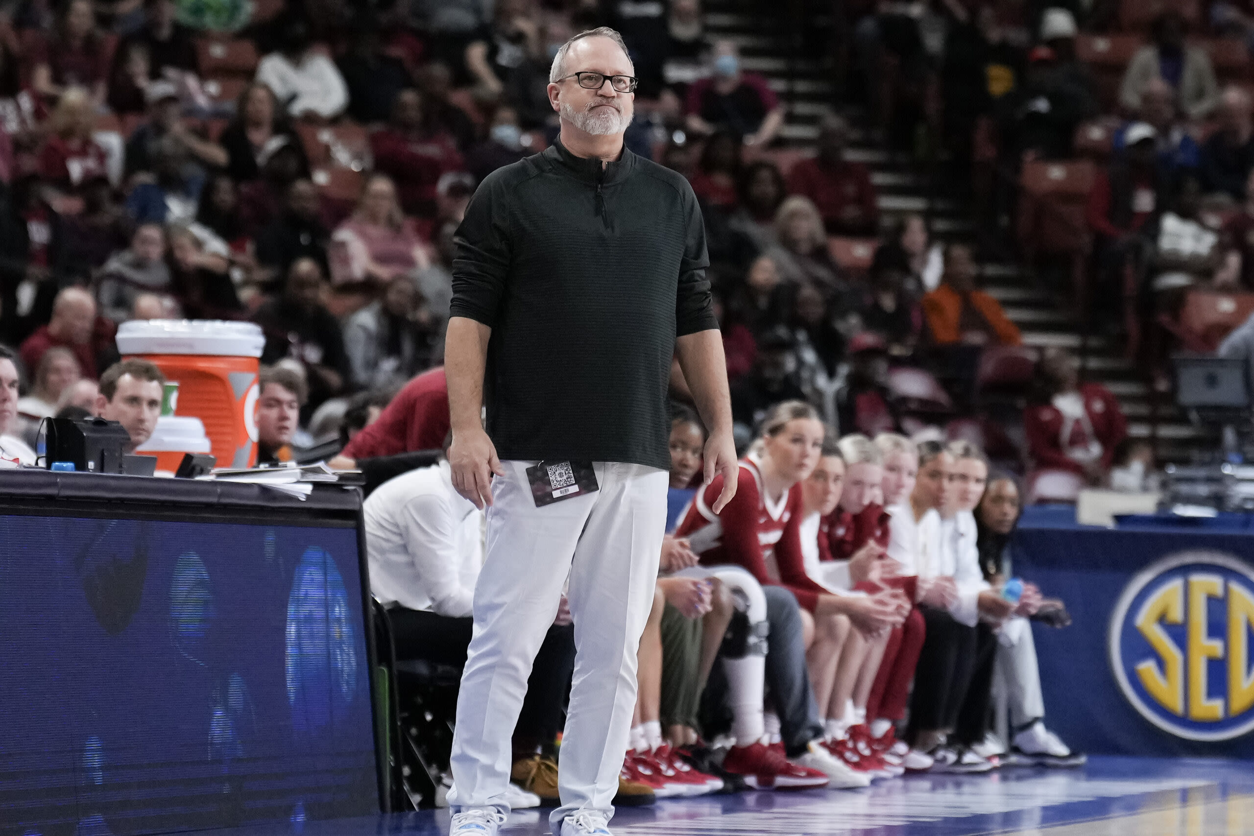 Arkansas loses top assistant coach to Alabama