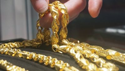 Analyst offers surprising take on future gold prices