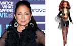 Mattel lanza muñeca Barbie en honor a Gloria Estefan ¡Son igualitas!