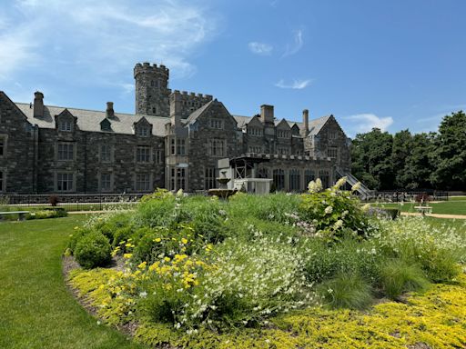 A 216-acre park on Long Island is home to 4 mansions straight out of 'The Great Gatsby' — take a closer look