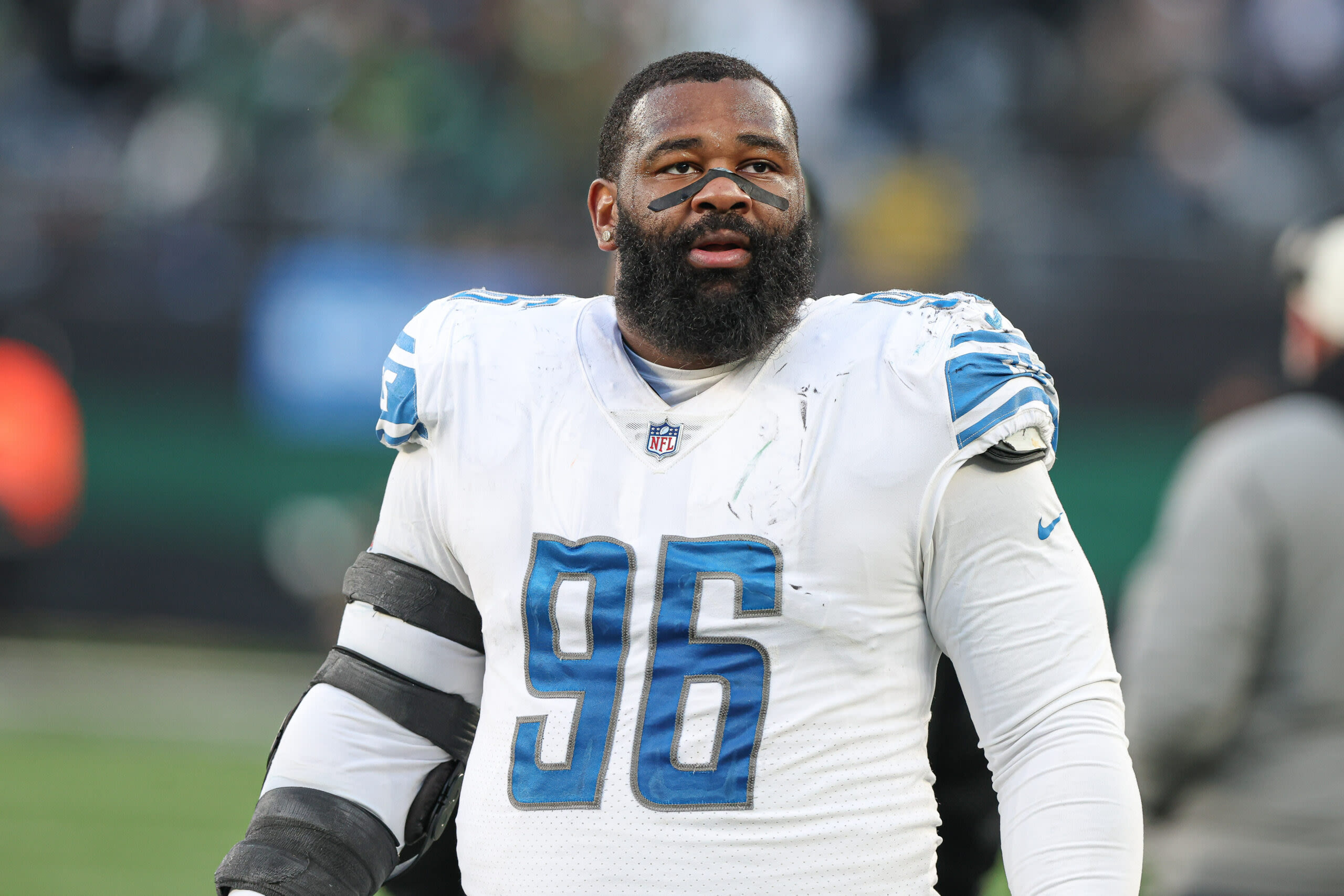 Ex-Lions DT Isaiah Buggs charged with animal cruelty