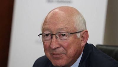 Ken Salazar visita a AMLO, en medio de conflicto por visas para la DEA