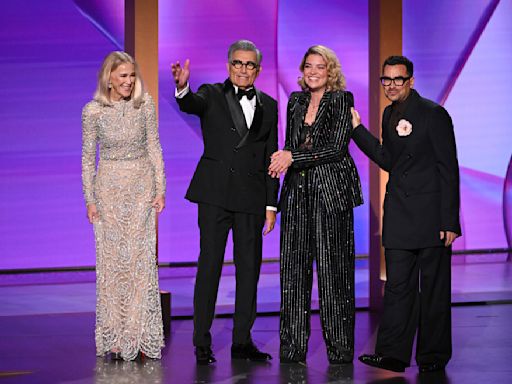 'Bring it back': 'Schitt's Creek' fans go absolutely wild as cast reunites to close out Emmy Awards