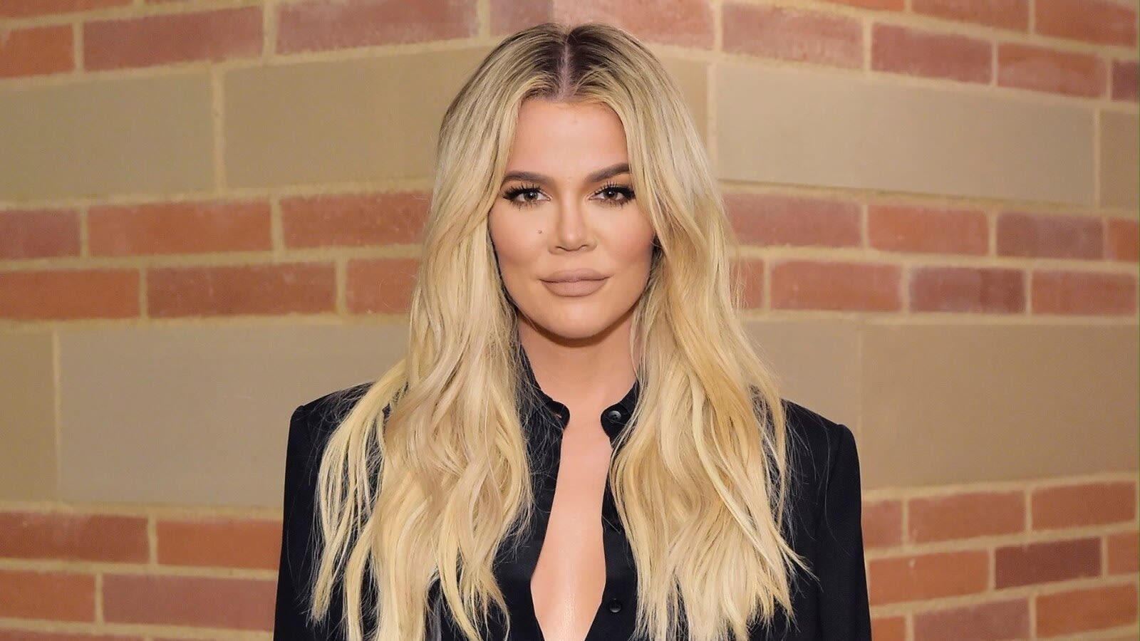 Khloé Kardashian says she was a 'major emotional eater': What to know about the behavior