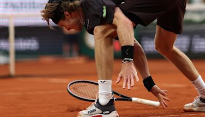 Batacazo de uno de los favoritos de Roland Garros por el cuadro de Alcaraz