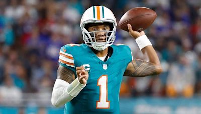 Tua sonríe y trabaja, pero su futuro permanece en suspenso. Los Dolphins contratan a nuevo quarterback