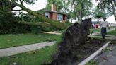 Imágenes: Daños en casas y 200 mil personas sin luz tras el impacto de 10 posibles tornados en Chicago