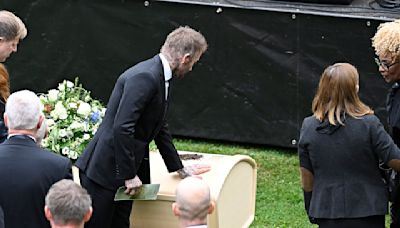 Beckham y Hodgson asisten al funeral de extécnico sueco Sven-Göran Eriksson