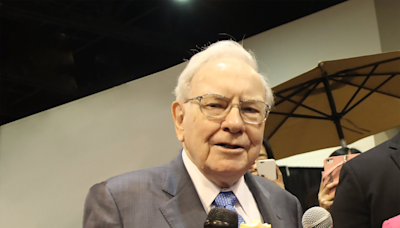 Warren Buffett's Berkshire Hathaway Owns Over 25% of These 4 Companies (Hint: Apple Isn't One of Them)