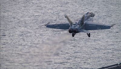 Una aviadora de la Armada consigue la primera victoria aire-aire de una mujer piloto de un caza estadounidense