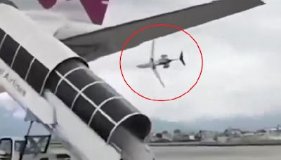 Videos: el dramático momento en que un avión se estrelló al intentar despegar en Nepal