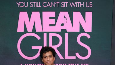 A Rajiv Surendra le sigue gustando que le reconozcan por su papel en 'Mean Girls'