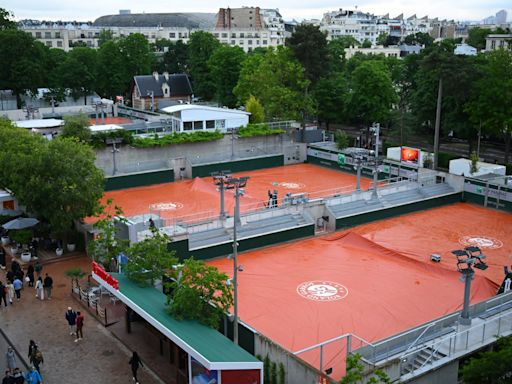 French Open tennis clash abandoned after FIVE MINUTES in rarely-seen scenes
