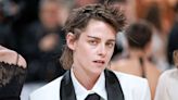 Kristen Stewart Goes All-Natural at Met Gala 2023 with Chopped Hair and Minimal Makeup on Red Carpet