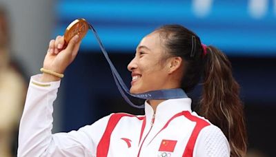 巴黎奧運》亞洲第一人 大陸女將鄭欽文勇奪女網單打金牌