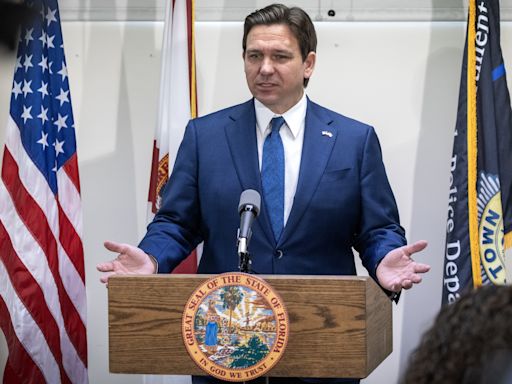 El gobernador de Florida firma una ley que resta gravedad a la crisis climática