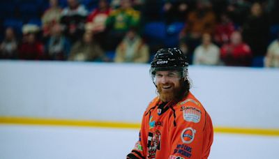 Paul Davies agrees a Telford Tigers return