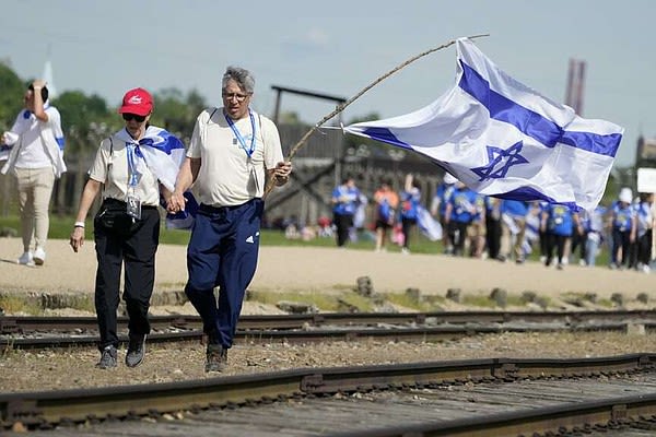 Holocaust survivors join in march | Northwest Arkansas Democrat-Gazette