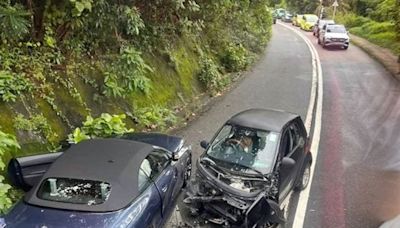 西沙路私家車疑越線迎頭撼兩車 近水浪窩來回方向行車受阻