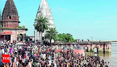 Shiva temples witness strong crowd for first Monday of 'Shrawan' month | Kanpur News - Times of India
