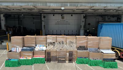 Hong Kong Customs detects smuggling case involving about $160 million of goods by ocean-going vessel (with photos)