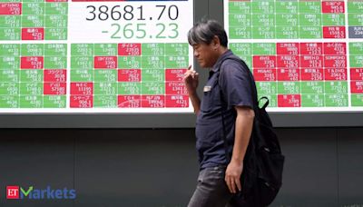 Japan's Nikkei hits over 5-week low as yen strengthens