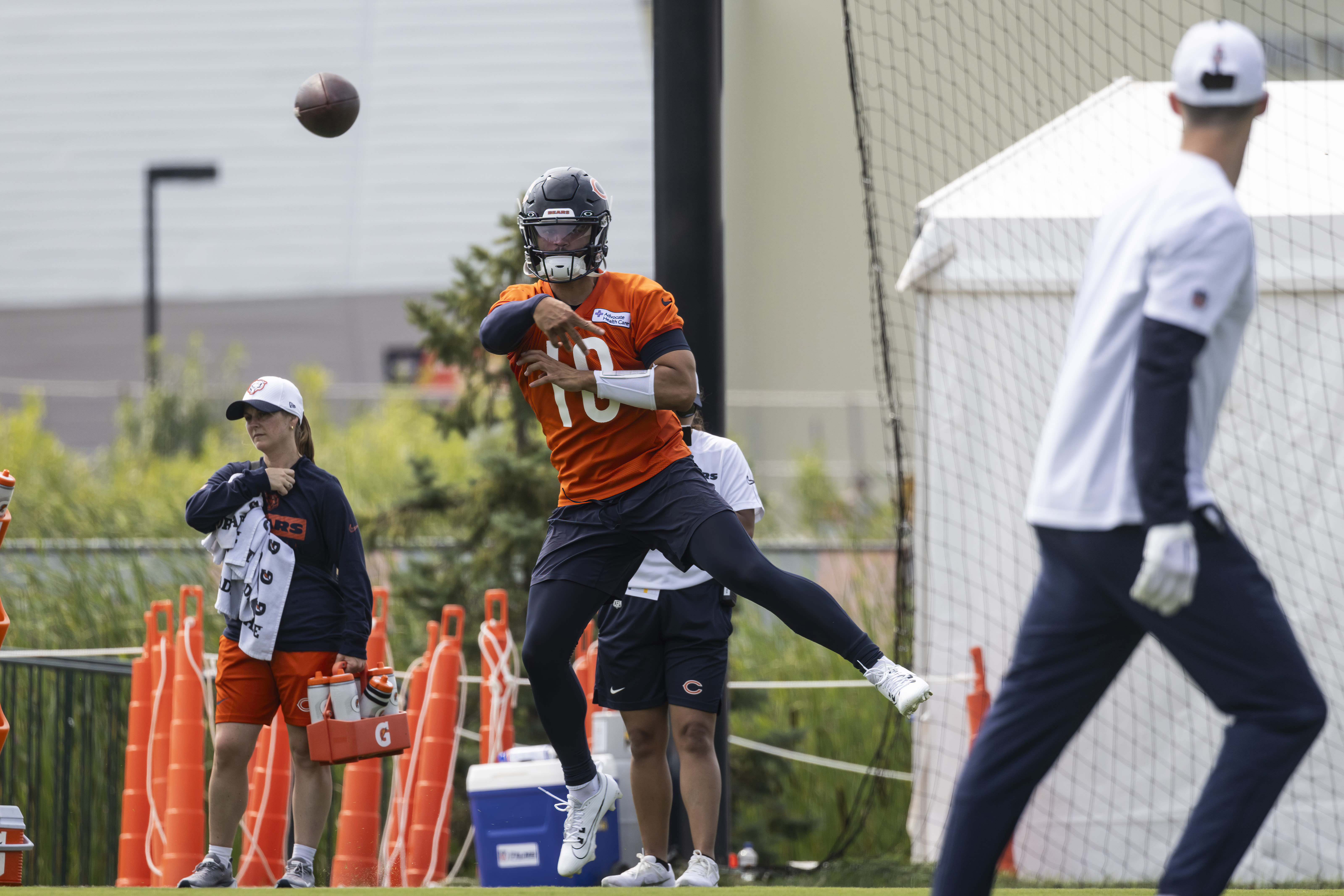 Bears QB Caleb Williams scrambles in order to throw, and it's 'pretty exceptional'