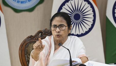 Calcutta HC restrains Mamata Banerjee from making defamatory remarks against Governor Ananda Bose