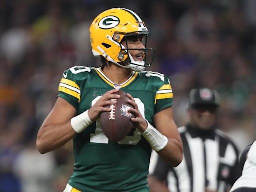 Jordan Love injury: Packers QB hurts lower body on penultimate play of loss to Eagles, limps off field