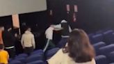 Escándalo en un cine de España: dos hombres se tomaron a golpes de puño mientras se proyectaba la película Garfield