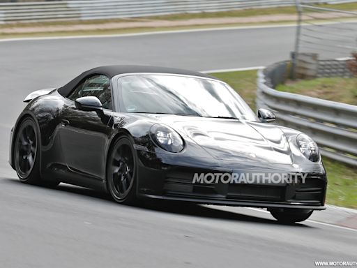 2025 Porsche 911 Cabriolet caught on video