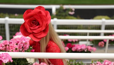 Tocados, carreras de caballos y el rey Carlos III: el primer día del Royal Ascot en imágenes