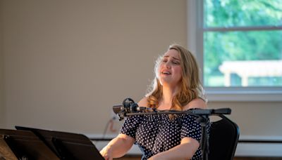 She’s a YouTube-star vocal coach. Now she’ll be onstage as Carole King.