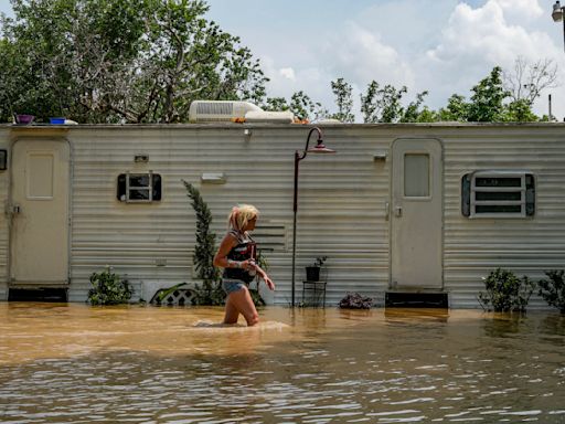 Más lluvias en Texas tras dramáticos rescates